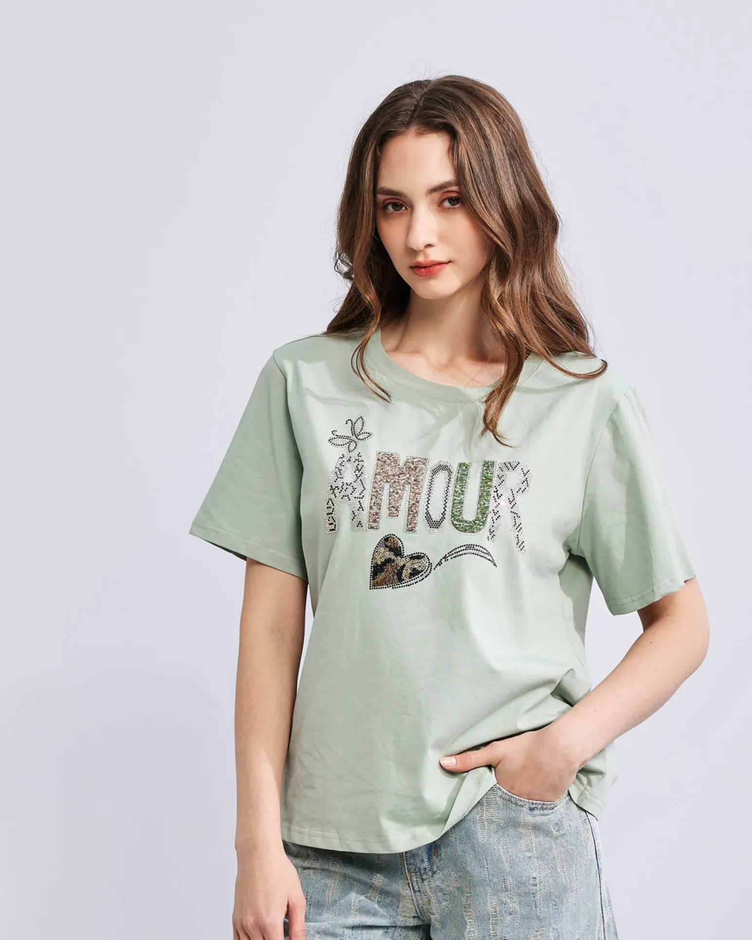 BACHATA - Tshirt manica corta verde salvia con scritta e strass