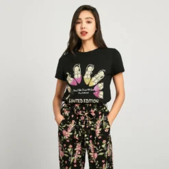 BACHATA - TSHIRT NERA MANICA CORTA CON STAMPA SCARPE BORCHIATE