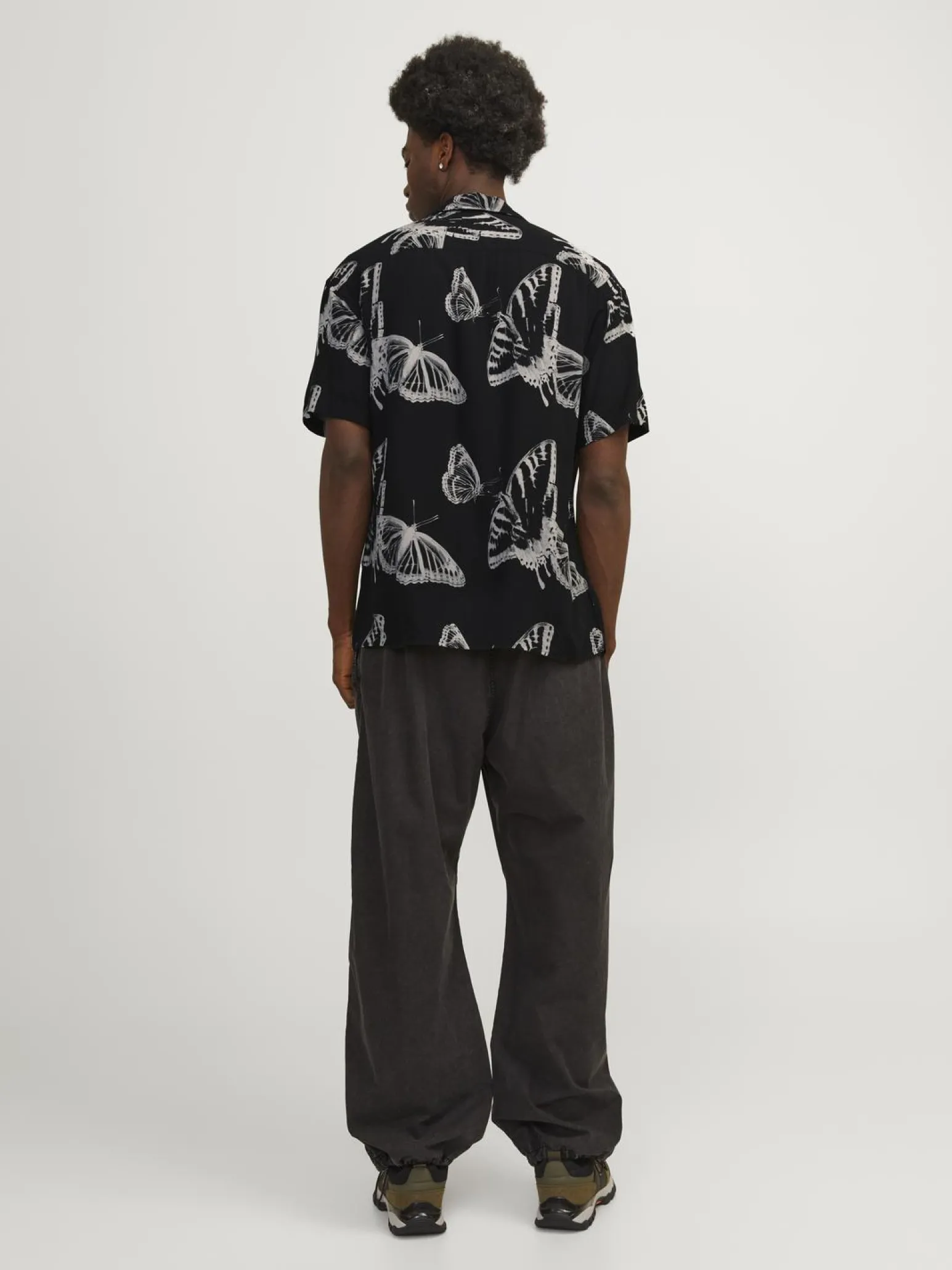 JACK&JONES CAMICIA HAWAIANA NERA DA UOMO STAMPA FARFALLE
