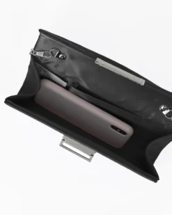 MISS GLOBO - Pochette nera effetto scamosciato con patta e chiusura in metallo