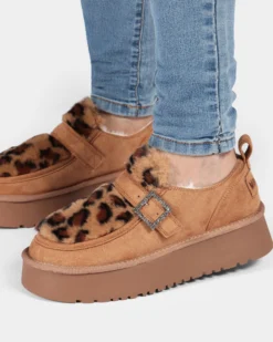 MISS GLOBO - Scarpa camel scamosciata con pelliccia leopardata e cinturino con fibbia