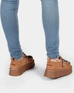 MISS GLOBO - Scarpa camel scamosciata con pelliccia leopardata e cinturino con fibbia