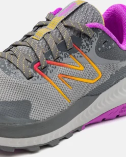 NEW BALANCE - Scarpa da trail running donna grigia in mesh traspirante con intersuola in schiuma - DYNASOFT NITREL V5
