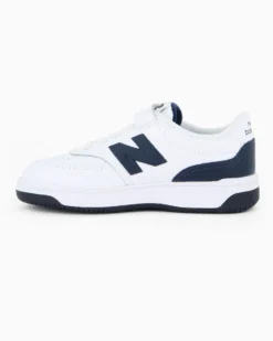NEW BALANCE - SNEAKERS KIDS LIFESTYLE BIANCHE CON DETTAGLI BLU DAL 28 AL 35, P0806RV