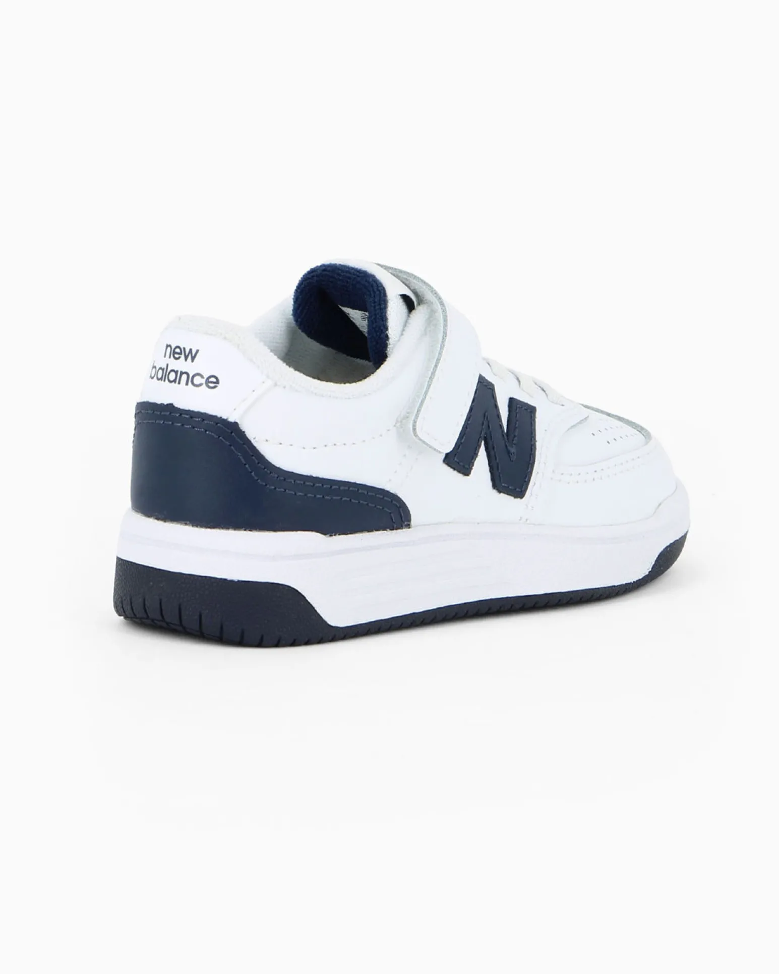 NEW BALANCE - SNEAKERS KIDS LIFESTYLE BIANCHE CON DETTAGLI BLU DAL 28 AL 35, P0806RV