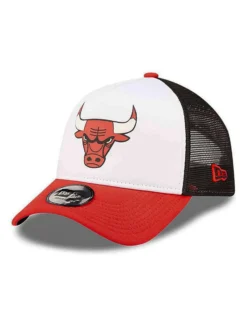 NEW ERA - Cappello bianco e rosso regolabile con pannello posteriore nero in mesh e logo Chicago Bulls