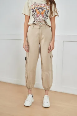 PANTALONE CARGO CON MOLLA