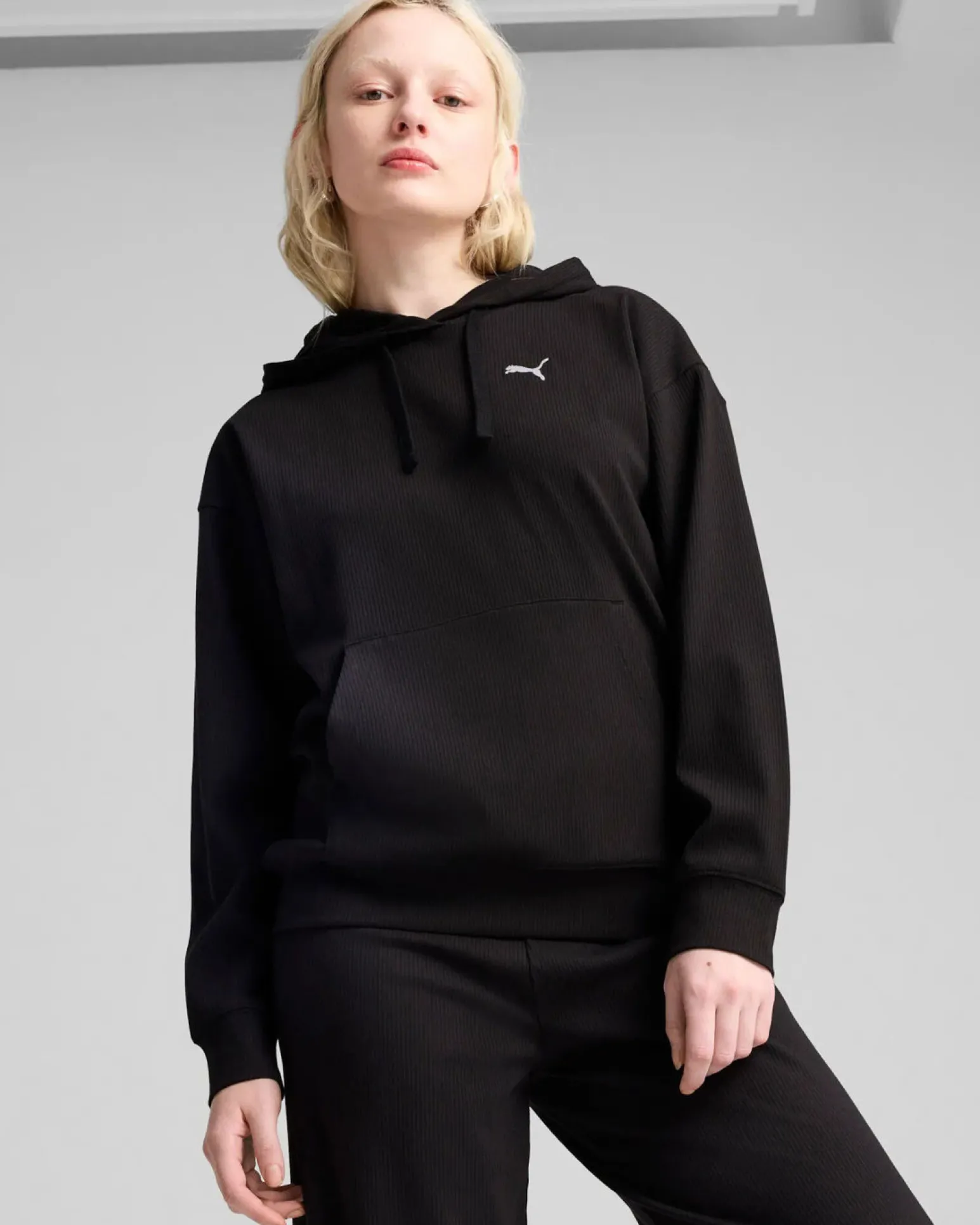 PUMA - FELPA CON CAPPUCCIO NERA ESSENTIAL ELEVATED COMFORT DA DONNA, 685023-01