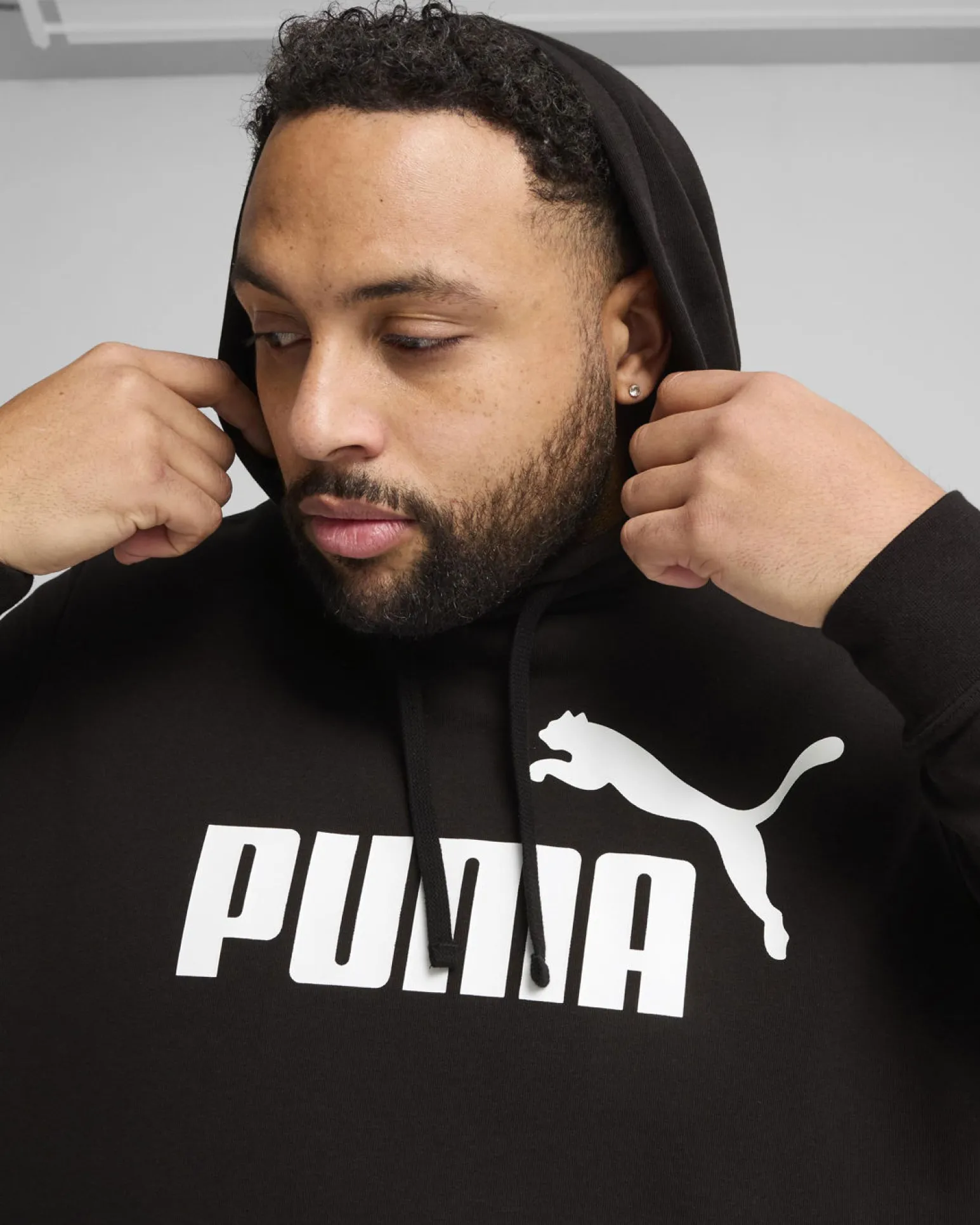 PUMA - FELPA ESSENTIAL NERA CON CAPPUCCIO DA UOMO 682572-01