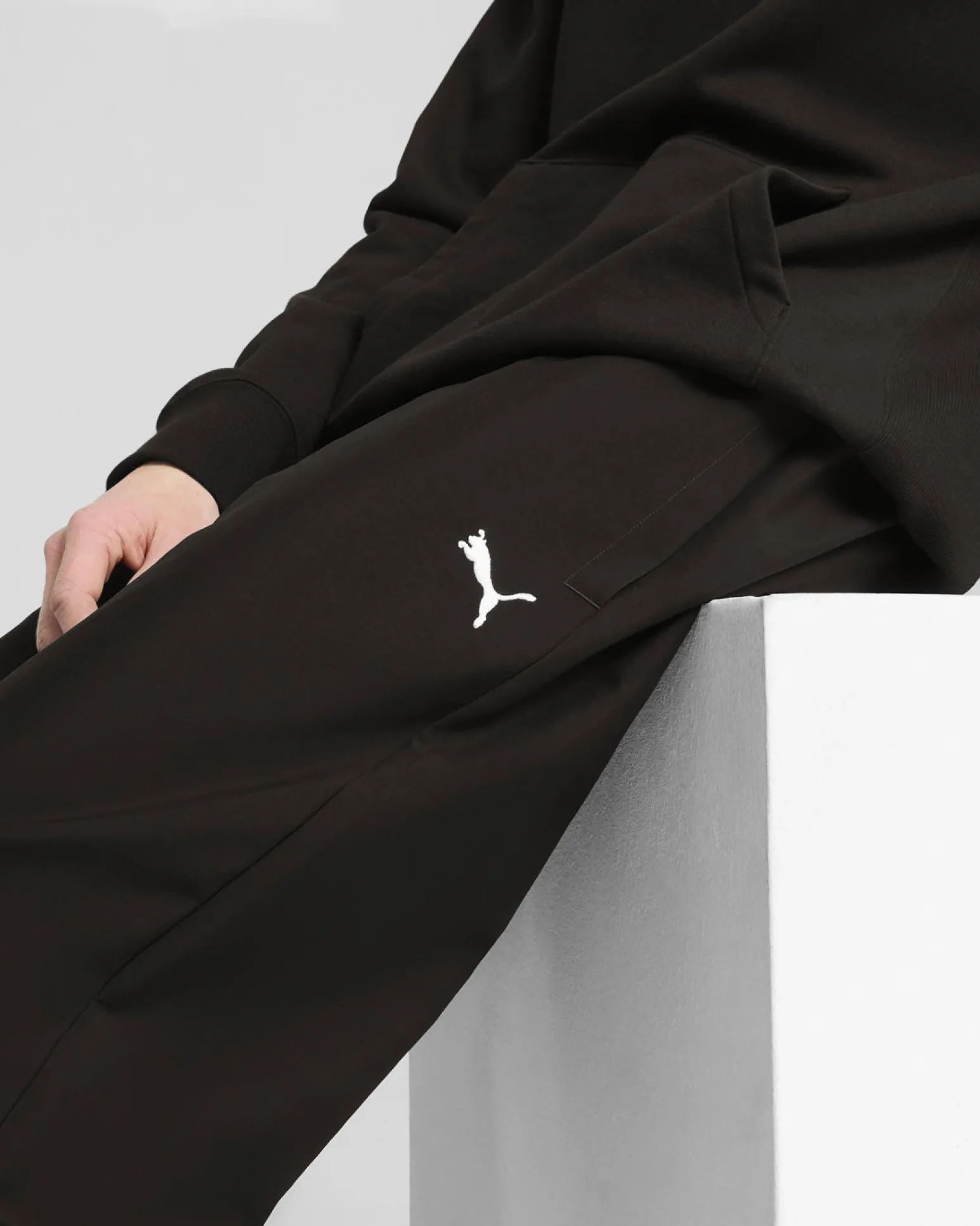 PUMA - PANTALONE NERO WARDROBE ESSENTIAL RELAXED STRAIGHT DA UOMO, 682644-17