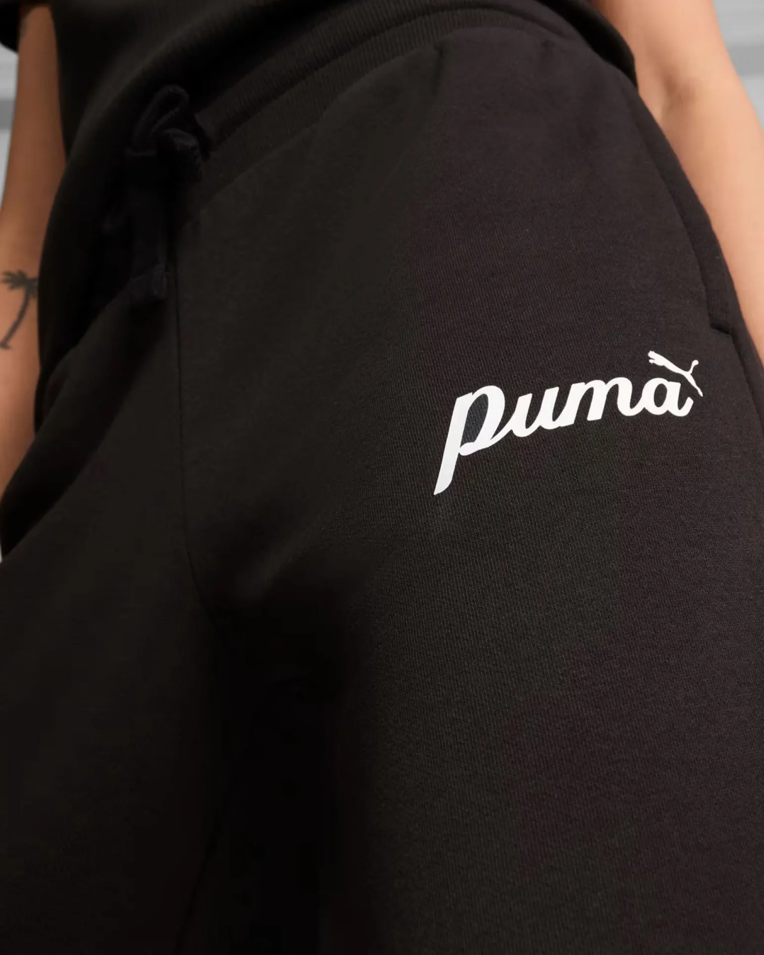 PUMA - PANTALONE TUTA NERO ESSENTIAL+ SCRIPT FL DA DONNA, 681536-01