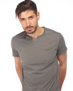 TSHIRT MANICA CORTA SCOLLO V